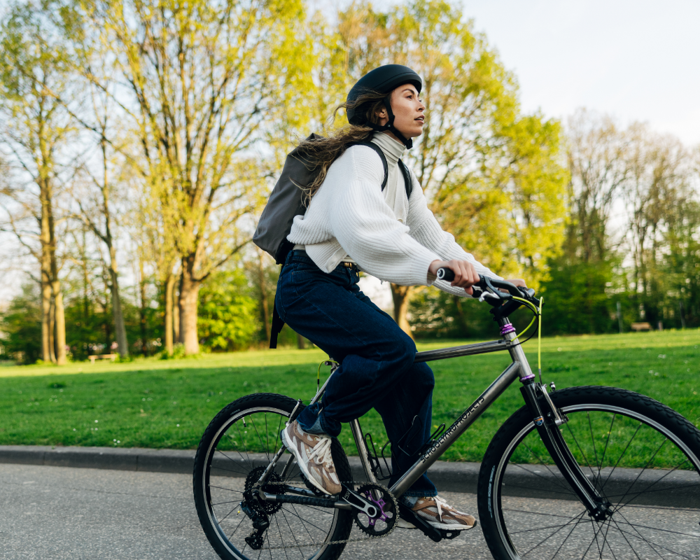 Fahrrad, Mountainbike, Pedal, Helm, Sportbekleidung