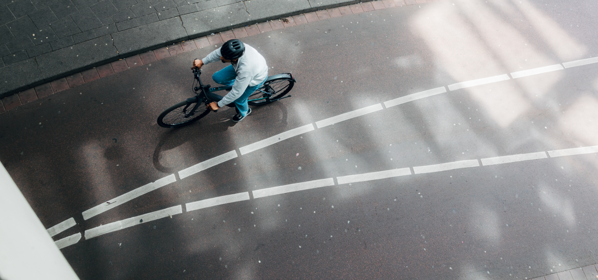  Fahrrad,  Mountainbike,  Fahrradhelm,  Jeans,  Straßen