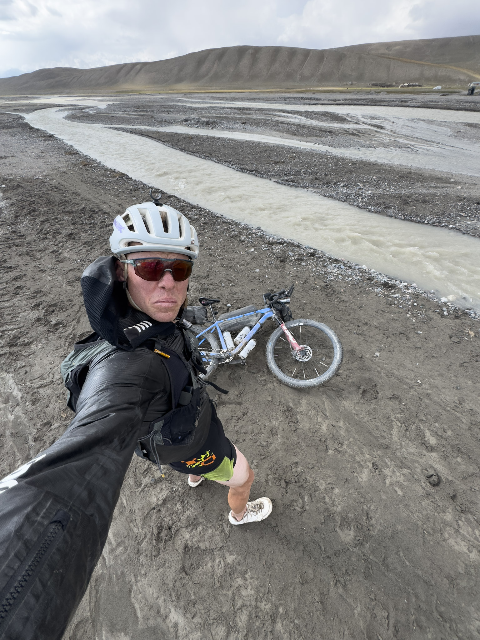 Fahrrad, Mountainbike, Helm, Schlamm, Flussufer