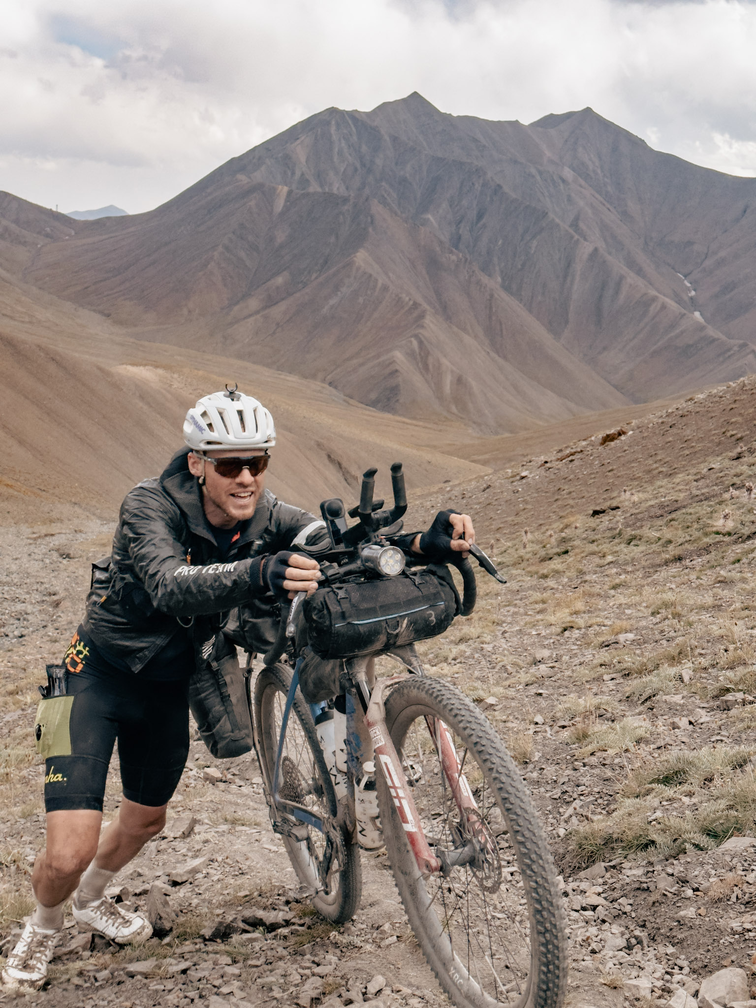 Mountain biking, Radsportler, raue gelände, Fahrradtour, Vordere Gepäckträgertasche
