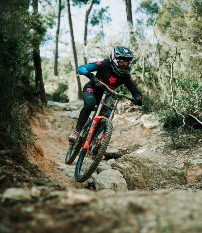 Mountain bike, Off-road, Full-face helmet, Front suspension, Red fork