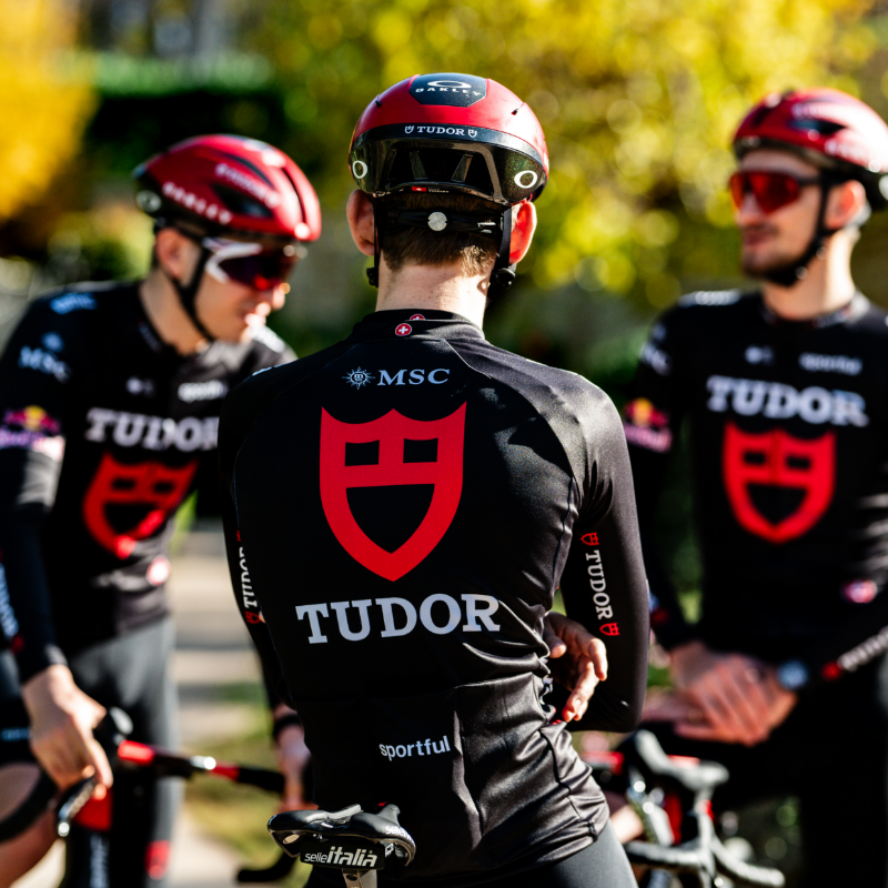 cycling, cyclists, jersey, helmet, team-logo