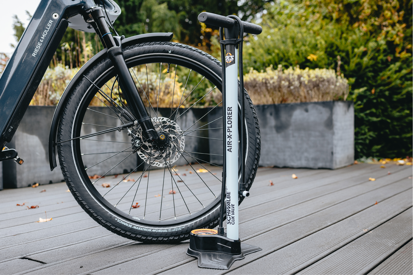 E-Bike, Fahrrad, Straßenfahrrad, Luftfeder, Pumpe