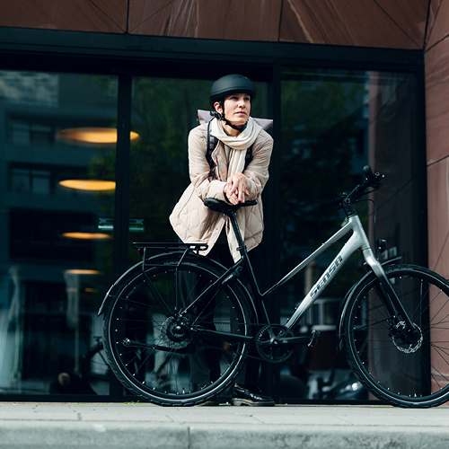 Fahrrad, E-Bike, Fahrrad-Ausrüstung, Helm, Städtische Fortbewegung