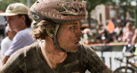 Dreck, Helm, Kopfbedeckung, Schlamm, Radsportler