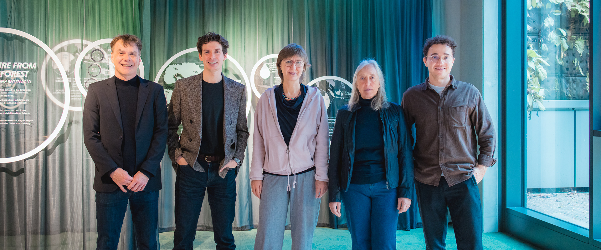 Gruppenfoto, Person, Leute, Erwachsene, Frau
