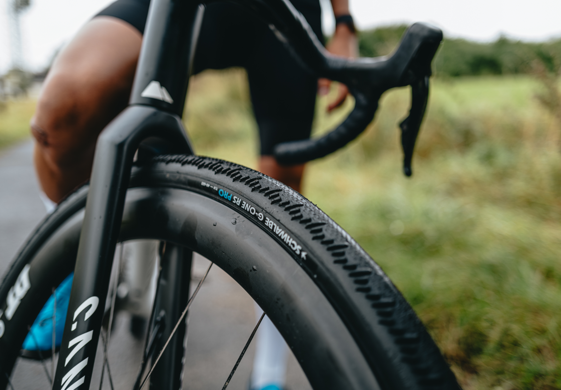 シュワルベ G-ONE R PRO 700x40C Schwalbe G-One RS Pro – The Bicycle Station